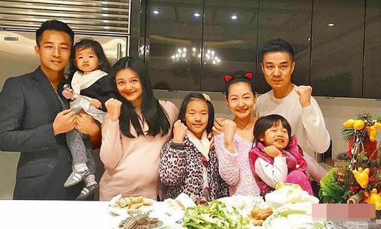 大S孕后久違現(xiàn)身，與小S一家齊聚