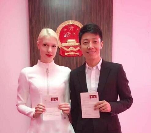 撒貝寧妻子李白被曝二婚 撒貝寧妻子李白被曝二婚