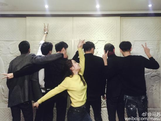 馬蘇被曝醉酒摟鮮肉回公寓 馬蘇被曝醉酒摟鮮肉回公寓