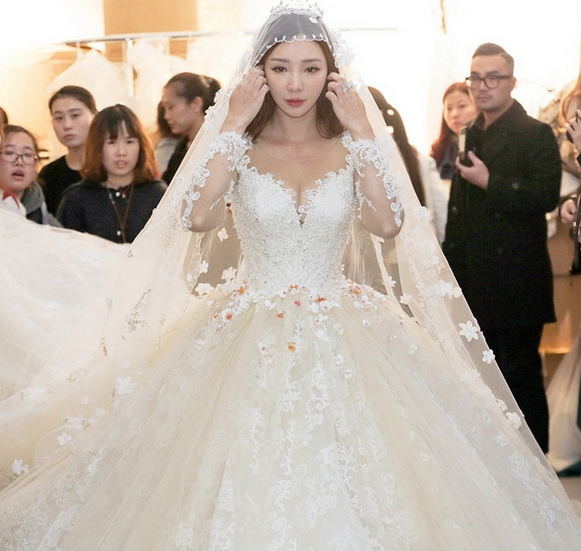 柳巖疑戀富二代 柳巖疑戀富二代