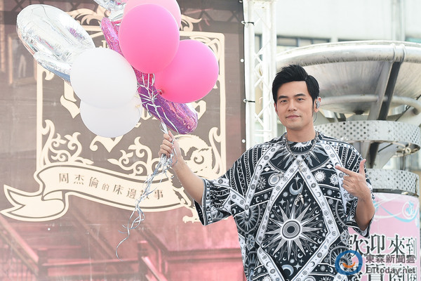 周杰倫笑回被指唱歌像念經 周杰倫笑回被指唱歌像念經