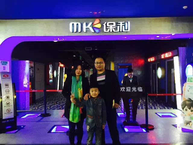 再來看兩個(gè)萌娃，表情都好有戲！