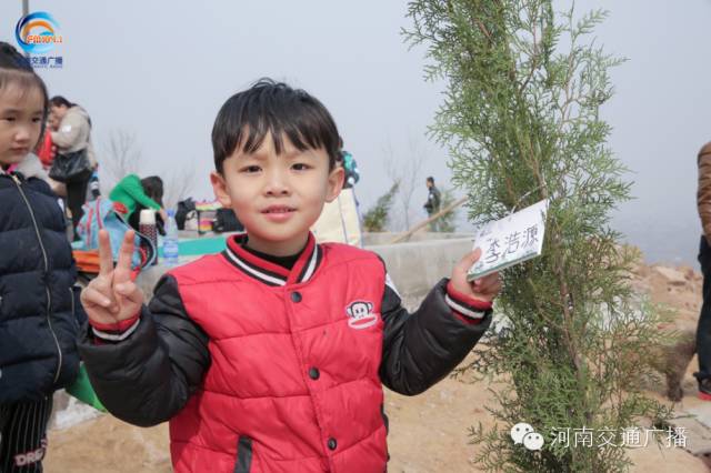 耶！你看，這是我種下的小樹苗！