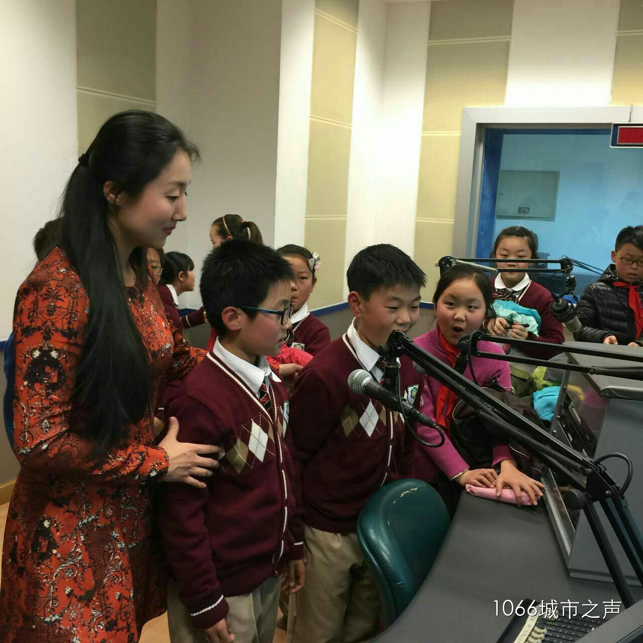 “好激動(dòng)，好激動(dòng)”！天天上學(xué)、放學(xué)都從廣播大廈經(jīng)過(guò)，今天終于進(jìn)來(lái)了！