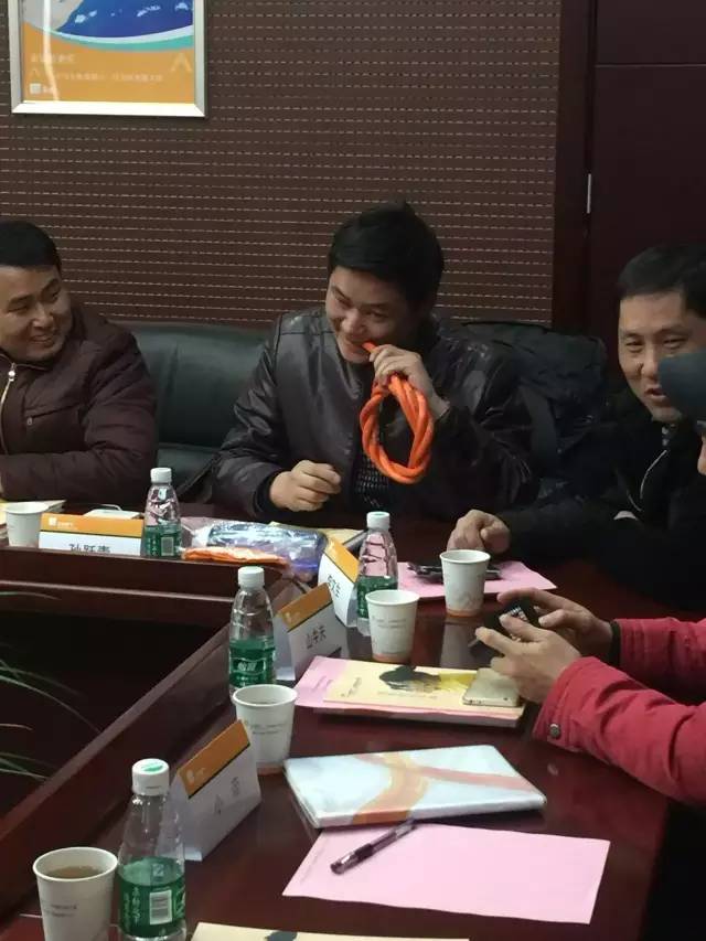 小編想問一下咬膠管的孫老師，優(yōu)質(zhì)膠管的口感如何呢？