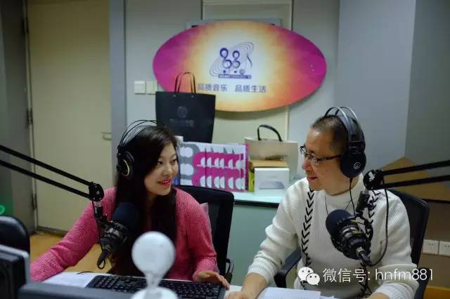 新聞先生凱文和新聞小姐李江也陪伴大家一同跨年！