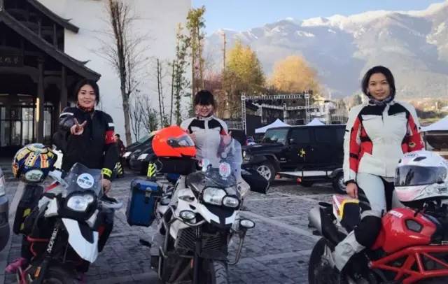 中間是菲菲？