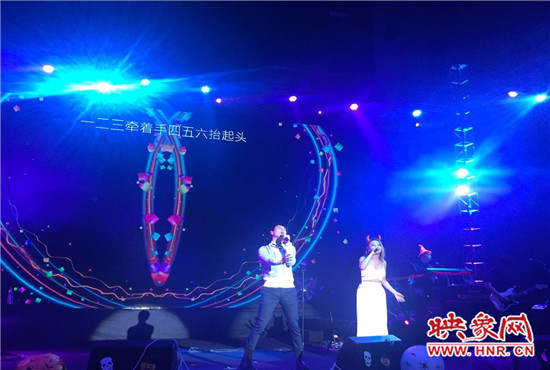 丁當(dāng)現(xiàn)場分享了她的代表曲目，《猜不透》全場大合唱，歌手嚴(yán)爵充分展現(xiàn)創(chuàng)作型歌手的特點。