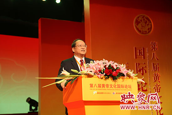 臺灣大學(xué)哲學(xué)系教授、美國耶魯大學(xué)哲學(xué)博士傅佩榮做演講