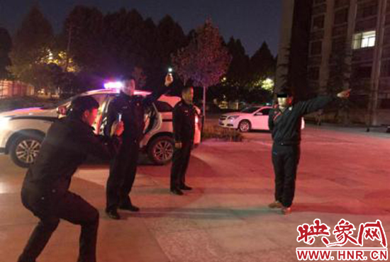 指認(rèn)犯罪現(xiàn)場。