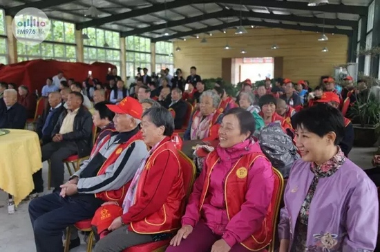 臺(tái)上展風(fēng)采，臺(tái)下笑開懷