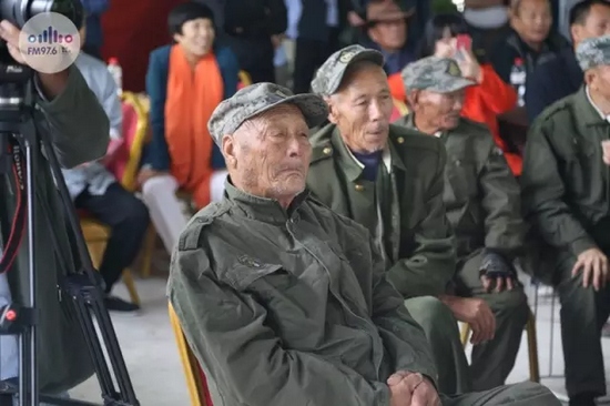 臺(tái)上展風(fēng)采，臺(tái)下笑開懷