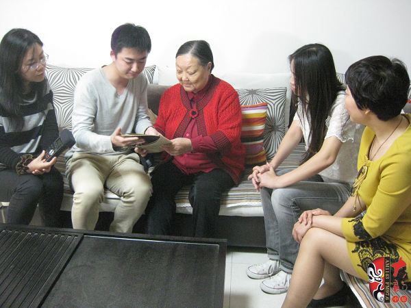 央視戲曲頻道、河南電臺(tái)戲曲廣播記者聯(lián)合采訪馬金鳳