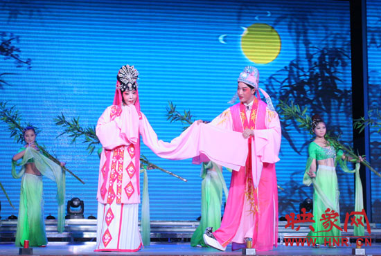 豫劇《必正與妙?！匪季d綿恨綿綿　演唱者：木子　池城