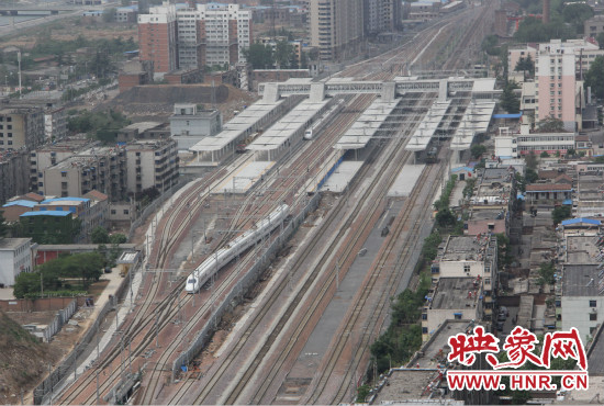 本次運(yùn)行試驗(yàn)由2列CRH2A型動(dòng)車組擔(dān)當(dāng)，計(jì)劃試驗(yàn)速度為每小時(shí)200公里。