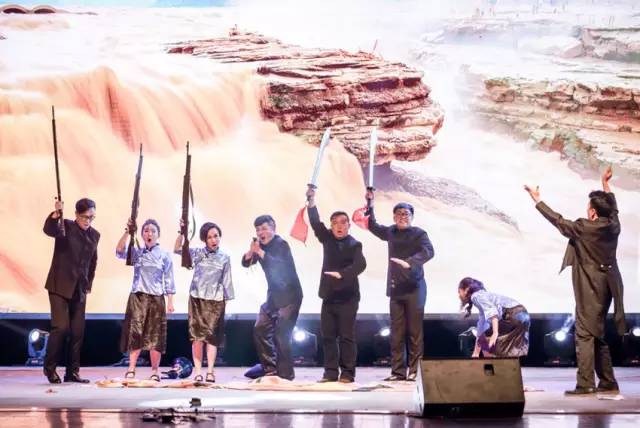 作為本場晚會的最后一個節(jié)目，《黃河大合唱》刷新你完全不一樣的體驗。