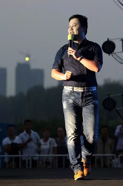 莫非此刻是在向前走還是向后移？