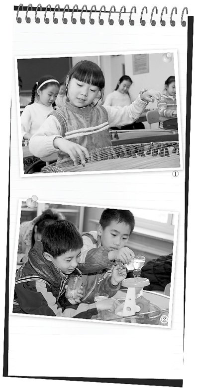 　圖1：鐵路五小古箏社團(tuán)的孩子們正在演奏《高山流水》，圖2：科學(xué)課上，孩子們正在探索水的秘密。