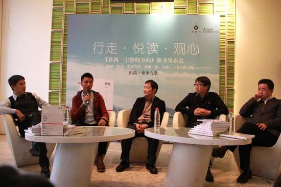 活動現(xiàn)場（左起）一毛不拔大師、陳坤、費(fèi)勇、南派三叔、慕容雪村