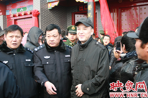 郭達現(xiàn)身馬街書會現(xiàn)場。