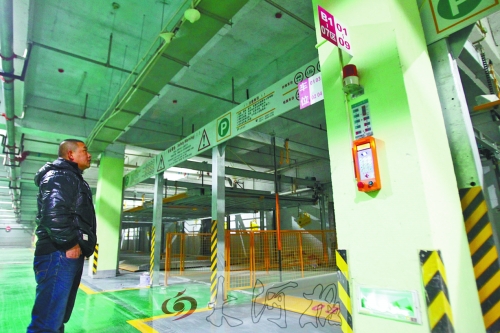 翰林世家小區(qū)的地下車庫，一層改造成兩層，可多停放50輛車。