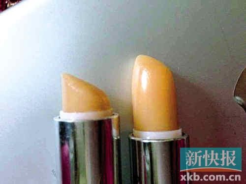 ■蘇小姐將其在專柜和聚美優(yōu)品購買的伊麗莎白雅頓唇膏對比，產(chǎn)品包裝和唇膏顏色明顯不同。