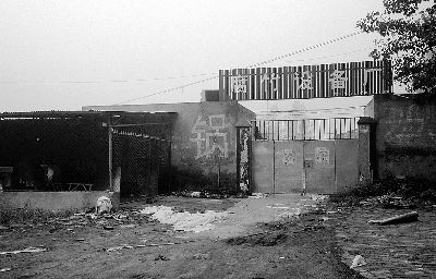 因?yàn)樯馐挆l，內(nèi)黃縣一家腐竹設(shè)備廠已關(guān)門(mén)歇業(yè)(隱蔽拍攝)