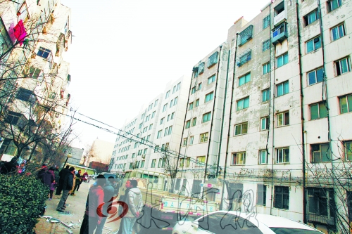 鄭州市瑞達(dá)路啟明村小區(qū)一戶居民家中（紅圈標(biāo)示處），天然氣發(fā)生爆炸。