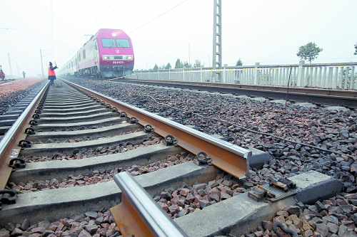 百年京廣鐵路為南水北調(diào)總干渠“讓路” 百年京廣鐵路為南水北調(diào)總干渠“讓路”