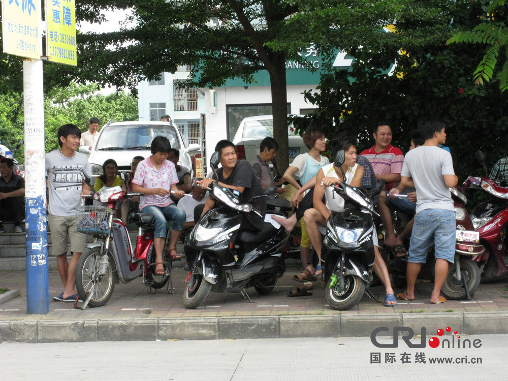 2013年07月10日，廣西壯族自治區(qū)北海市，依然有很多外地人聽信謠言不肯離去。圖片來源：飛影/CF