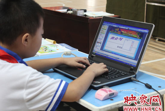 學生們對這套系統(tǒng)已經操作很熟練