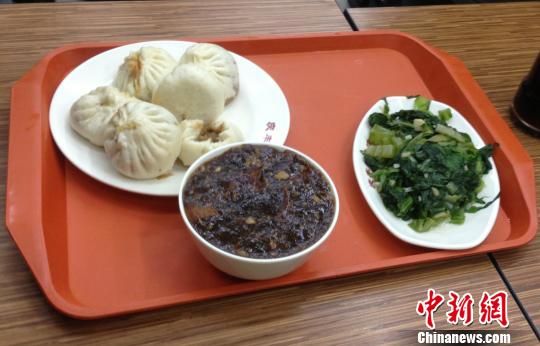 習(xí)近平京城小店排隊(duì)吃包子店員憶現(xiàn)場連稱沒想到 習(xí)近平京城小店排隊(duì)吃包子店員憶現(xiàn)場連稱沒想到