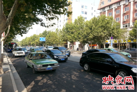 “無車日”仍有許多私家車主選擇開車上路。