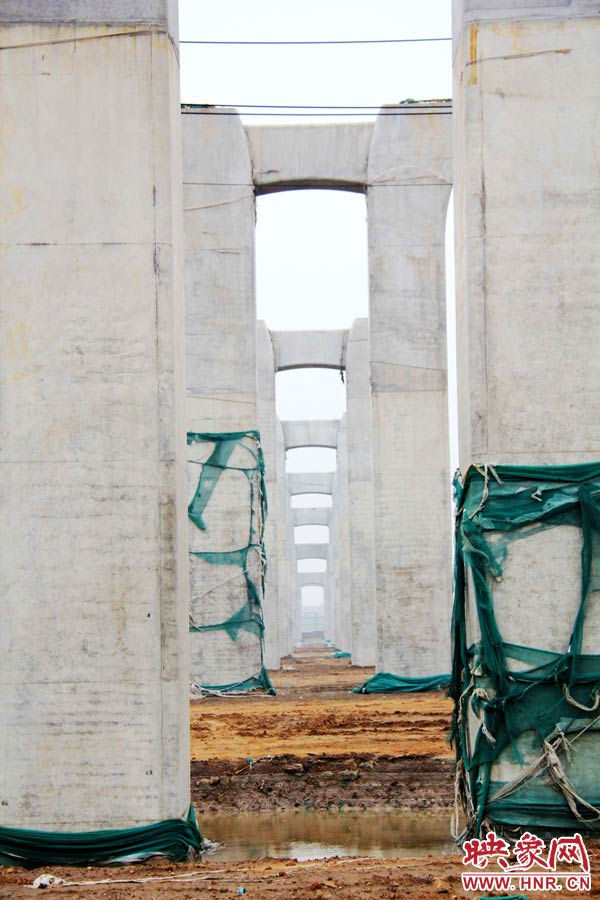 目前附近居民認(rèn)為“照目前的施工狀況看，年底主體完工已不太可能”。