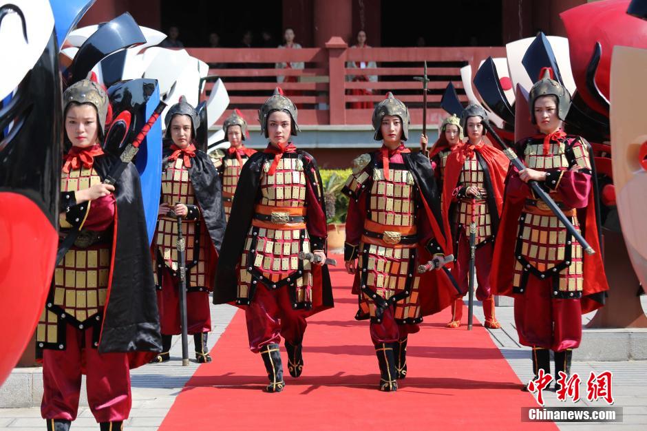 河南三國(guó)文化周 佳麗戎裝演繹“三國(guó)八美” 河南三國(guó)文化周 佳麗戎裝演繹“三國(guó)八美”