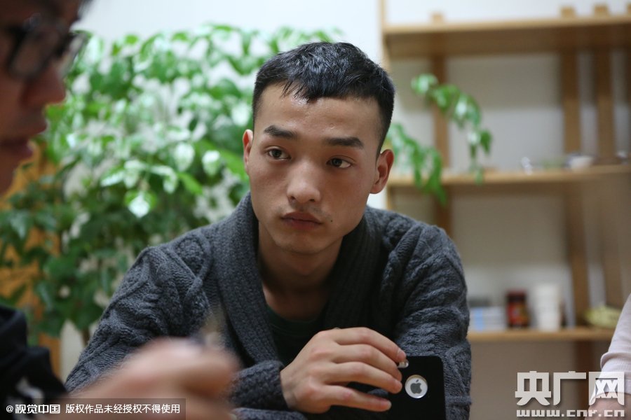 網(wǎng)絡(luò)紅人葉良辰現(xiàn)身浙江臺(tái)州，接受記者的專訪。