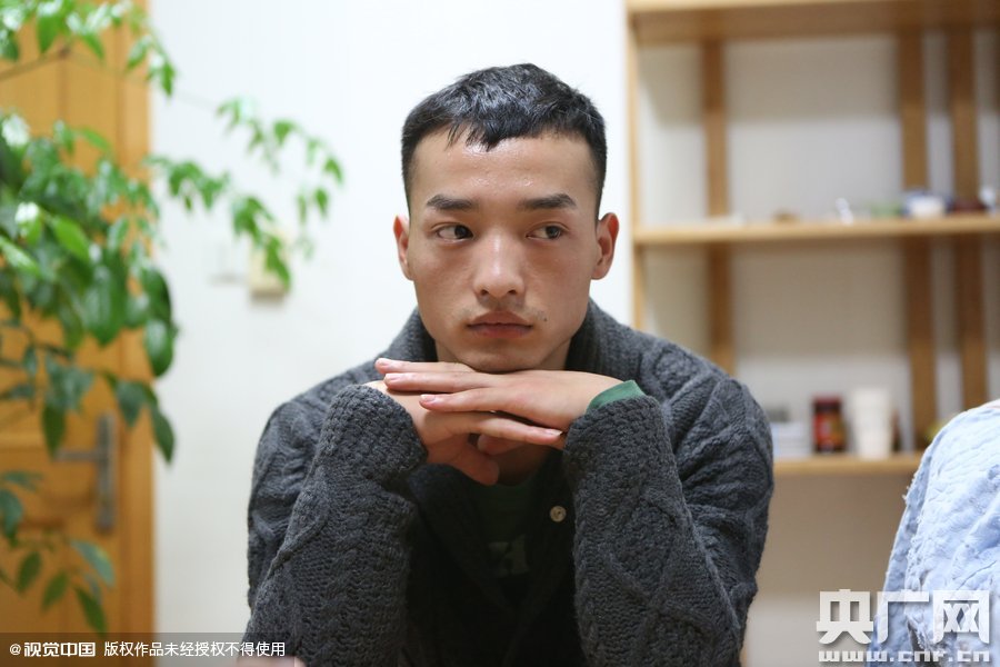 網(wǎng)絡(luò)紅人葉良辰現(xiàn)身浙江臺(tái)州，接受記者的專訪。