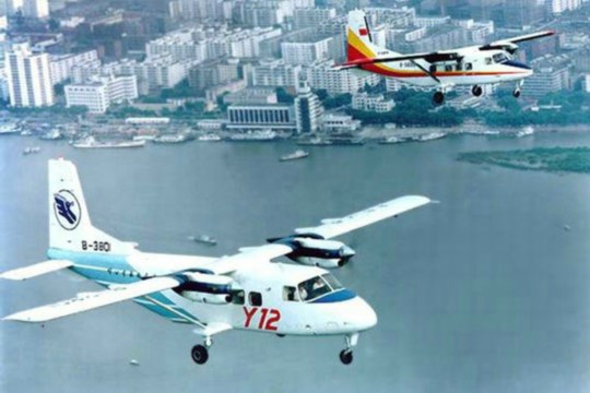 資料圖：中國(guó)運(yùn)-12空中飛行。