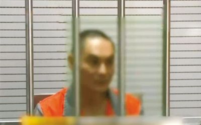 涉嫌窩藏罪的李明在接受訊問(wèn)。