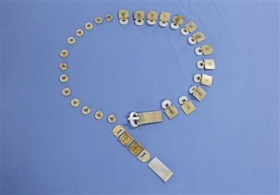 1號墓出土的蹀躞金玉帶。