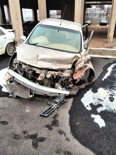 事發(fā)轎車。吳英供圖