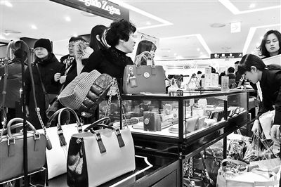 我國(guó)去年出境人數(shù)超過(guò)1億人次，境外消費(fèi)超過(guò)1萬(wàn)億元人民幣 供圖/CFP