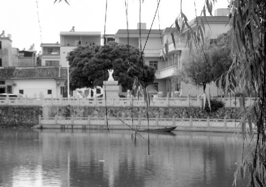 中國首富李河君:請風(fēng)水師在家鄉(xiāng)建大理石雕像 中國首富李河君:請風(fēng)水師在家鄉(xiāng)建大理石雕像