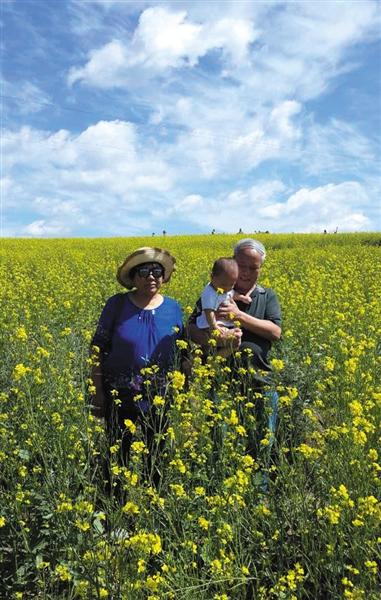事故之前，老兩口的合影，李春同說，老兩口一輩子很少一起照相。家屬供圖