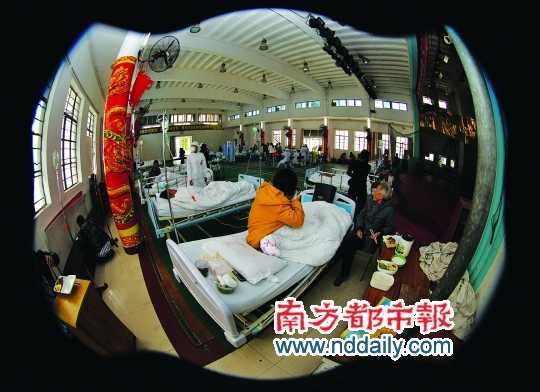 病人被轉(zhuǎn)移到該院的工會大禮堂。通訊員 符曉亮 攝