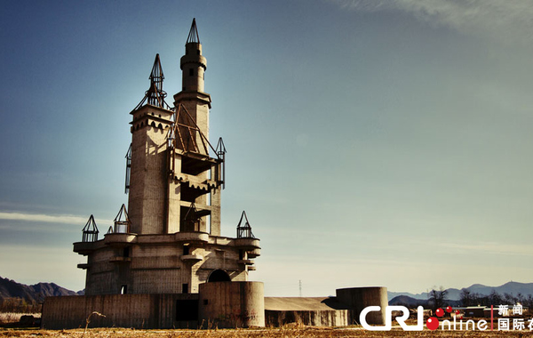 有著“鬼城”、“現(xiàn)實版的寂靜嶺”、“城堡廢墟”等稱號的城堡。沈湜 攝…