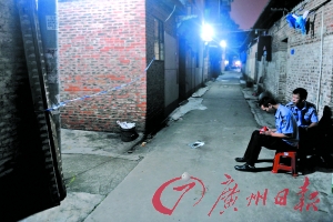 事發(fā)出租屋前拉起了警戒線，警方正在現(xiàn)場調(diào)查。記者陳楓攝