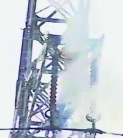 不幸觸電著火。