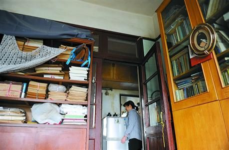 老人生活簡樸，平時有保姆照顧