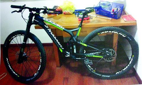 男子偷6.6萬元進(jìn)口頂級自行車 以300元賣出(圖) 男子偷6.6萬元進(jìn)口頂級自行車 以300元賣出(圖)